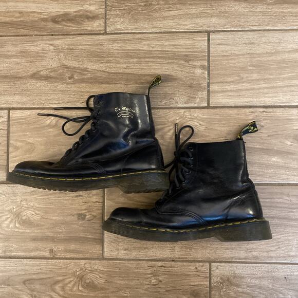 Dr Doc Martens 1460 Boots 8-Eye Black Leather Men Size 9 (50 Years Since 1960) - Picture 1 of 10